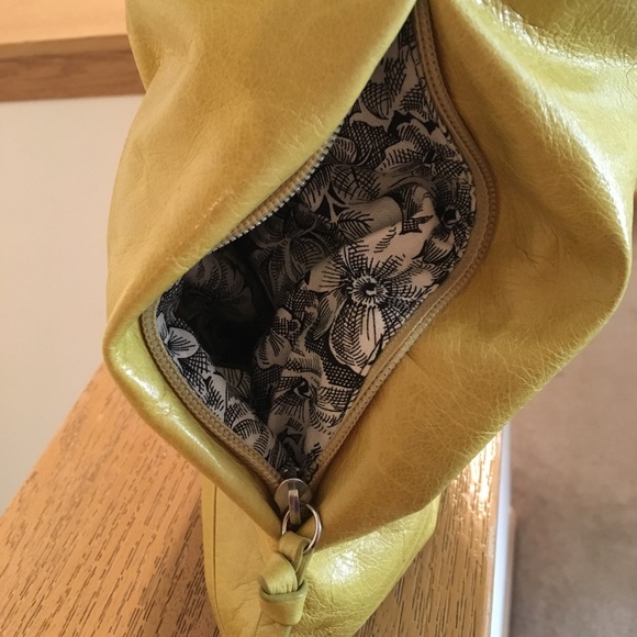 (EUC ) Hobo Shoulder Purse - Picture 4 of 4